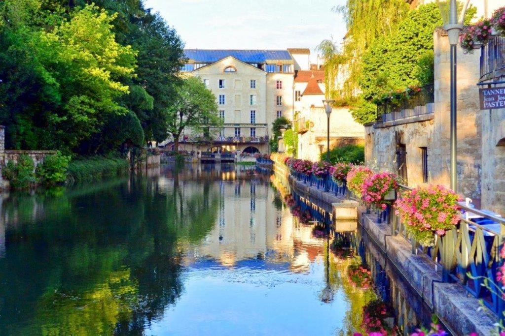 Le Grand Moulin Des Tanneurs B&B Et Love Room Dole Exterior foto